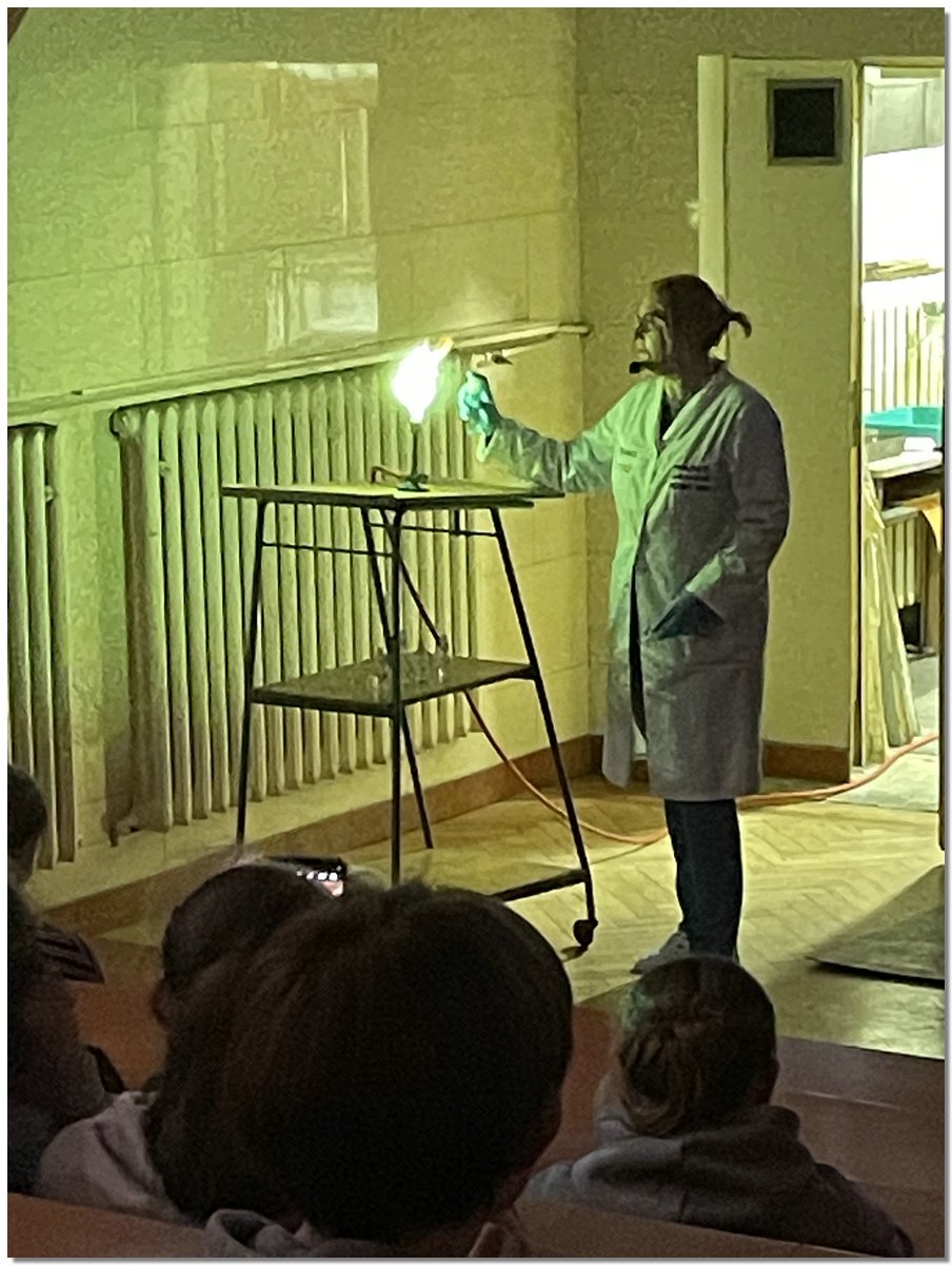 Pokazy_chemiczne030.JPG